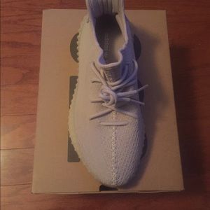 2018 NWT Men’s Yeezy 350 V2 Sesame Size 10.5